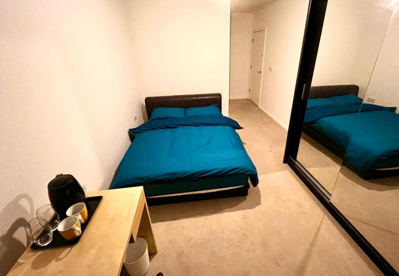 Ensuit Double bedroom London Edgware Buitenkant foto
