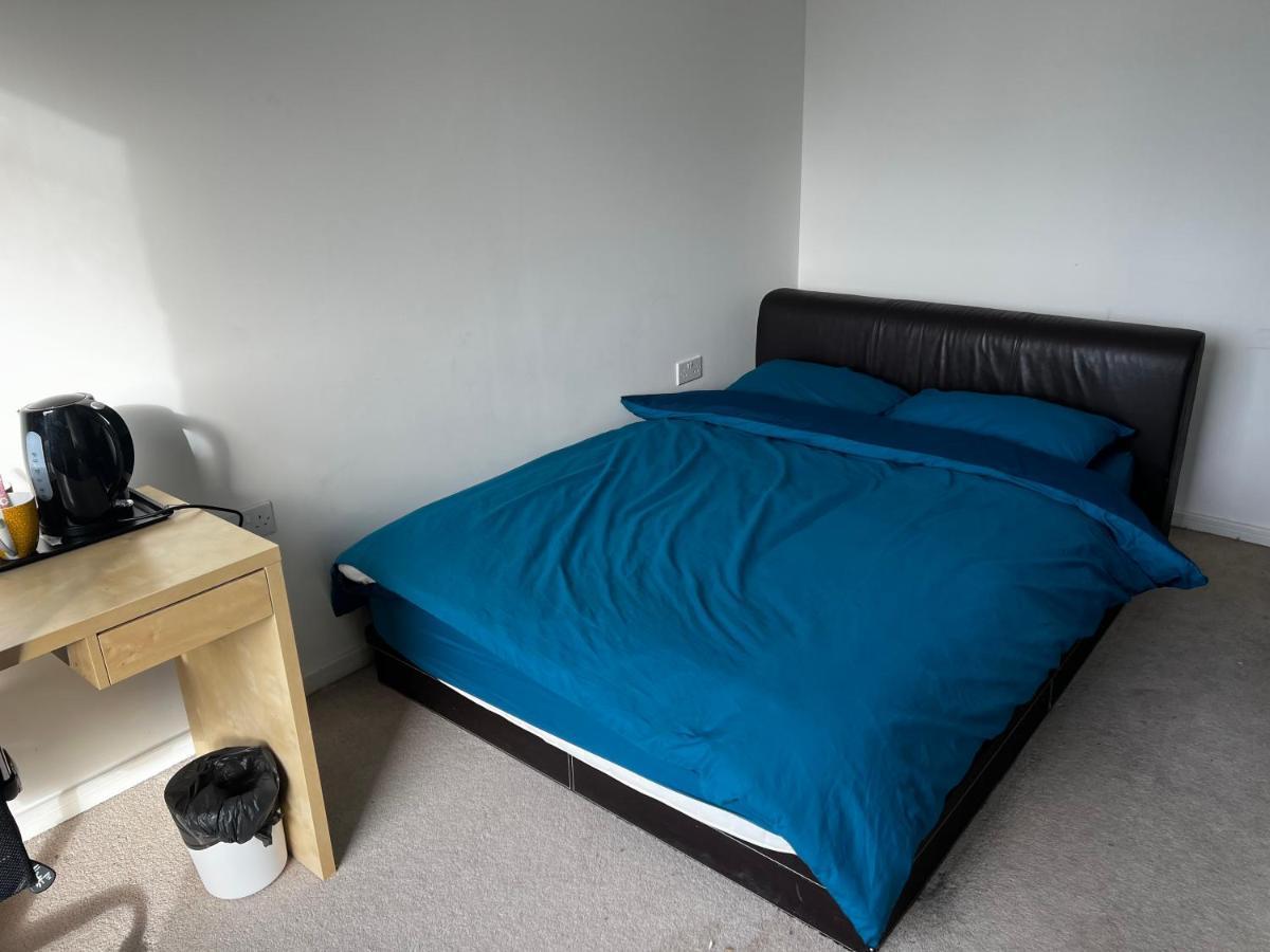 Ensuit Double bedroom London Edgware Buitenkant foto